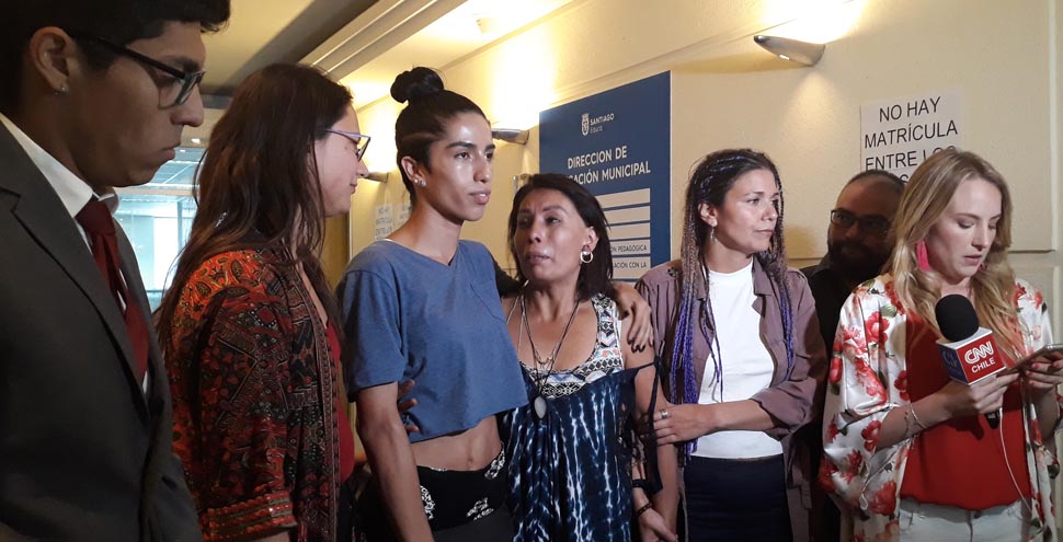 Municipalidad de Santiago negó matrícula a estudiante trans en Liceo 1