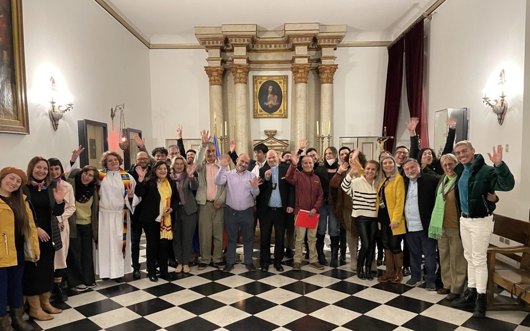 Liturgia LGBTIQA+: Un encuentro de fe y diversidad en la Capilla de La Moneda